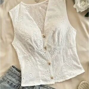 NWOT White Eyelet Button-Down Sleeveless Top Size Small
